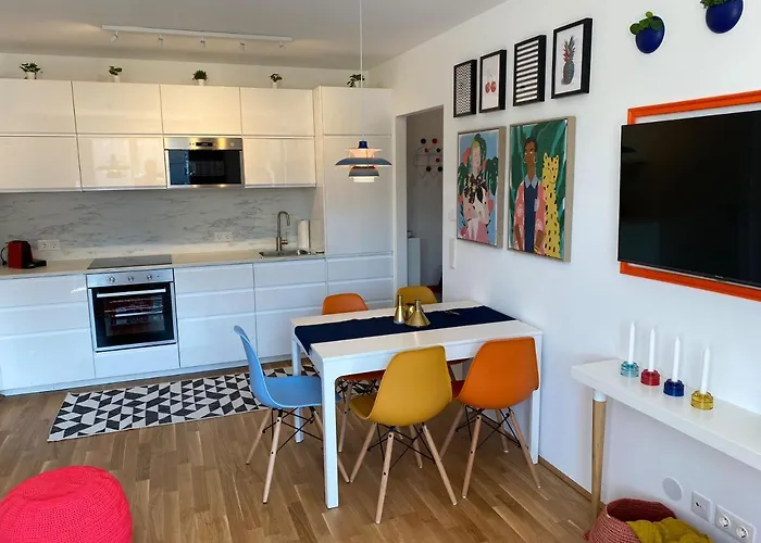 Brand New Cozy 10 Min To Center Апартаменты