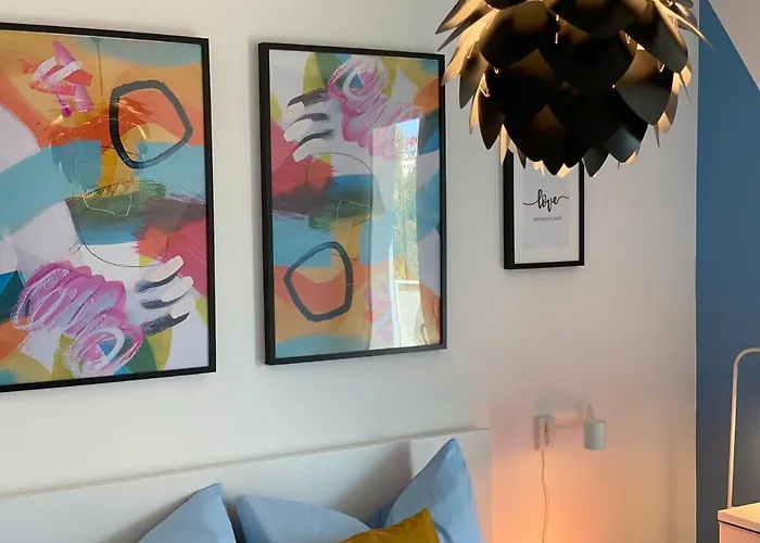 Brand New Cozy 10 Min To Center