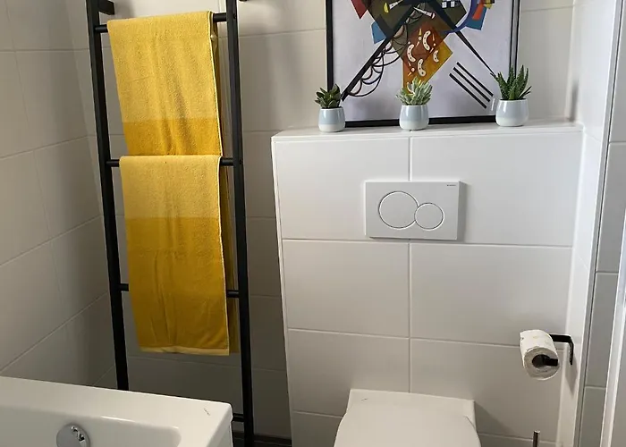 Апартаменты Brand New Cozy 10 Min To Center *